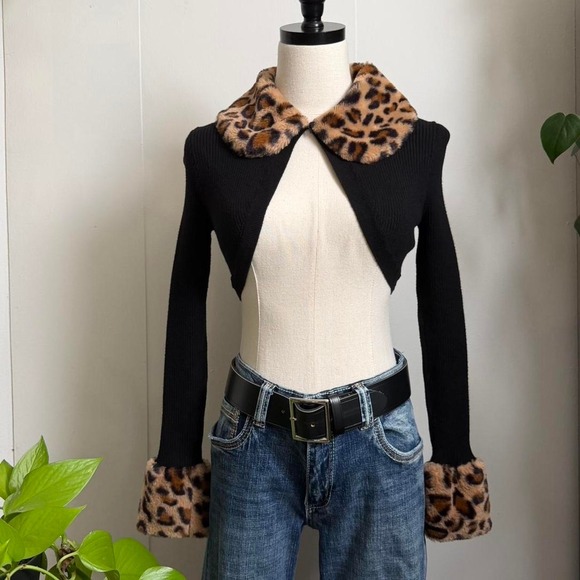 Forever 21 Sweaters - Forever 21 Black Knit Shrug Sweater Faux Fur Cheetah Collar Cuffs Small
